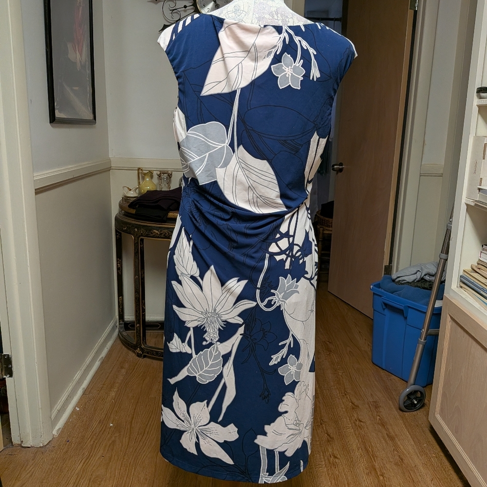 Lauren Floral Blue and White Dress - Picture 4 of 10
